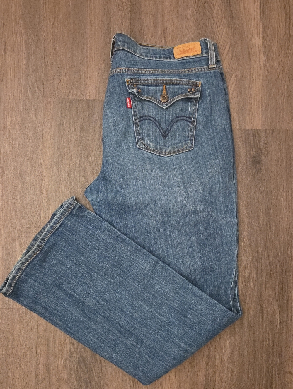 Levi's Women's 515 Easy Fit Medium Blue Bootcut Jeans